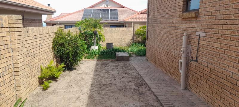 To Let 2 Bedroom Property for Rent in Heiderand Western Cape